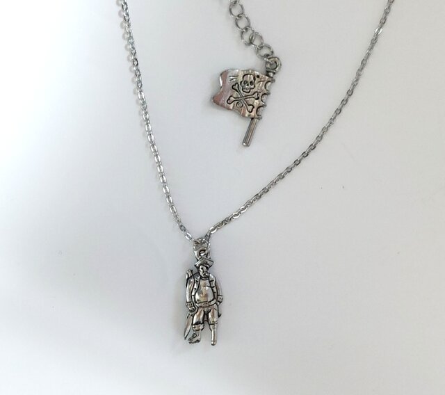 カリブの海賊 の ネックレス】ドクロの旗 | iichi 日々の暮らしを