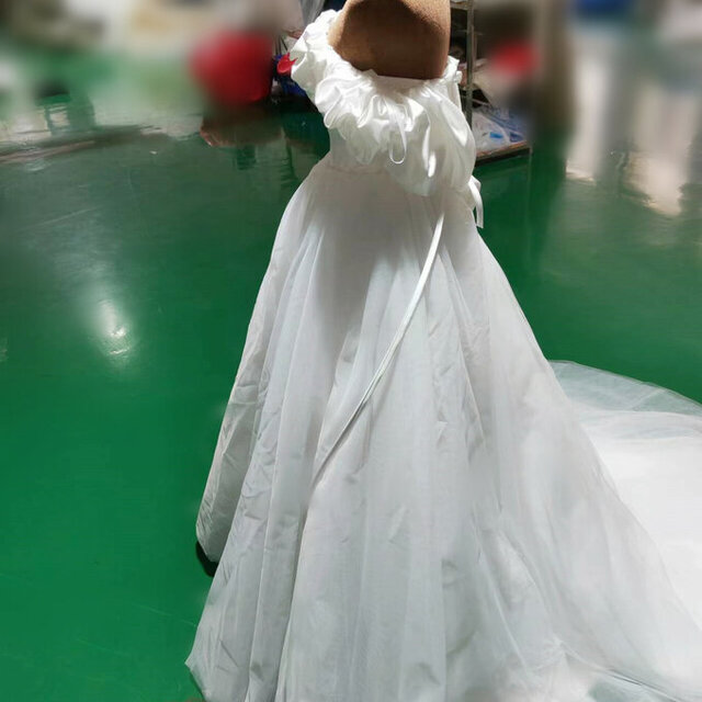 美品！ホワイト ウエディングドレス オフショルダー/ 2次会 前撮り 花嫁 挙式 | iichi  日々の暮らしを心地よくするハンドメイドやアンティークのマーケットプレイス