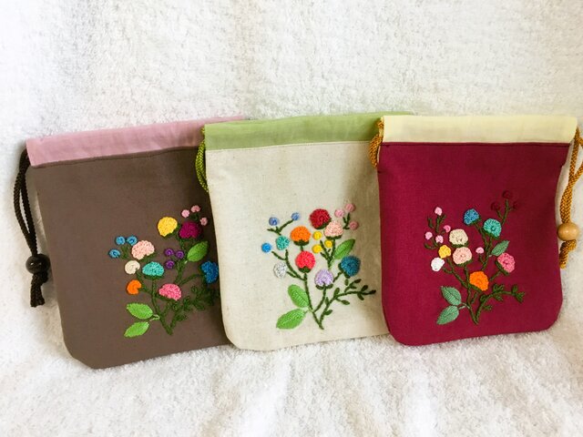 丸い花刺繍の巾着 | iichi 日々の暮らしを心地よくするハンドメイドや