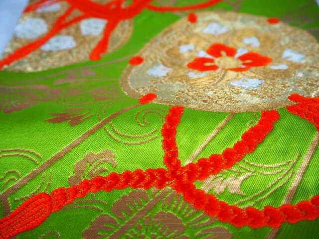 o0025 鼓文様 帯 85cm売り 正絹 / ハギレ 古布 古裂 織 材料