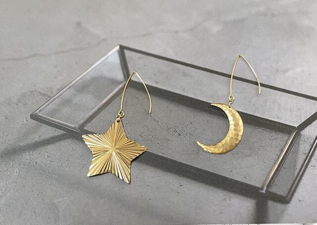 星と月のロマンティックピアス | iichi 日々の暮らしを心地よく