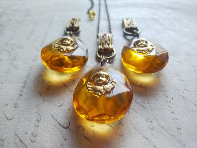 アールヌーボー　ネックレス ヴィンテージ 天使・Topaz（38×28㎜）アールヌーボーLeaf クラシカル