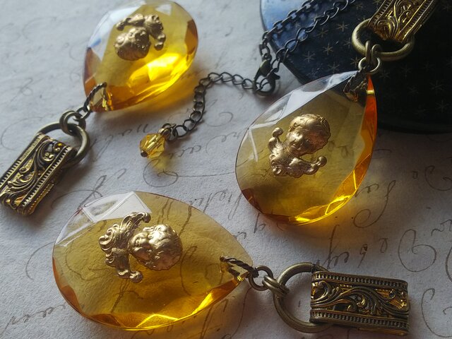 フランスヴィンテージ　天使とバタフライのブローチ　アールヌーボー フランスヴィンテージ天使とバタフライのブローチアールヌーボー