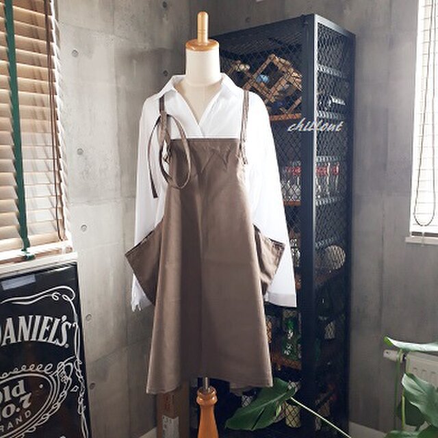 【背中がかわいい】エプロンドレス：コットンブラウン【0391】