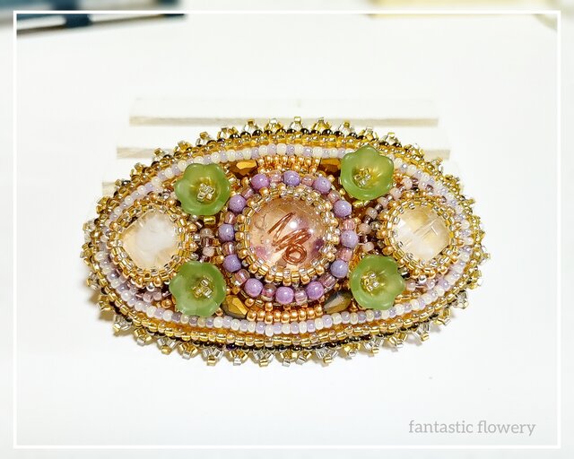 ビーズ刺繍のバレッタ レジンカボション フラワー ゴールド【fa2-0294】fantastic flowery | iichi  日々の暮らしを心地よくするハンドメイドやアンティークのマーケットプレイス