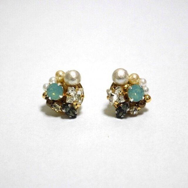 ビジューピアス♪ グリーンの画像1枚目
