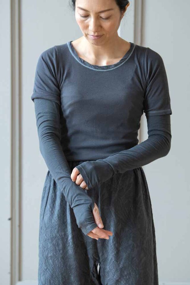 Organiccotton 日除けアームカバーロング 【薄手ニット生地、ボタニカルダイ/サカキの葉】】の画像1枚目