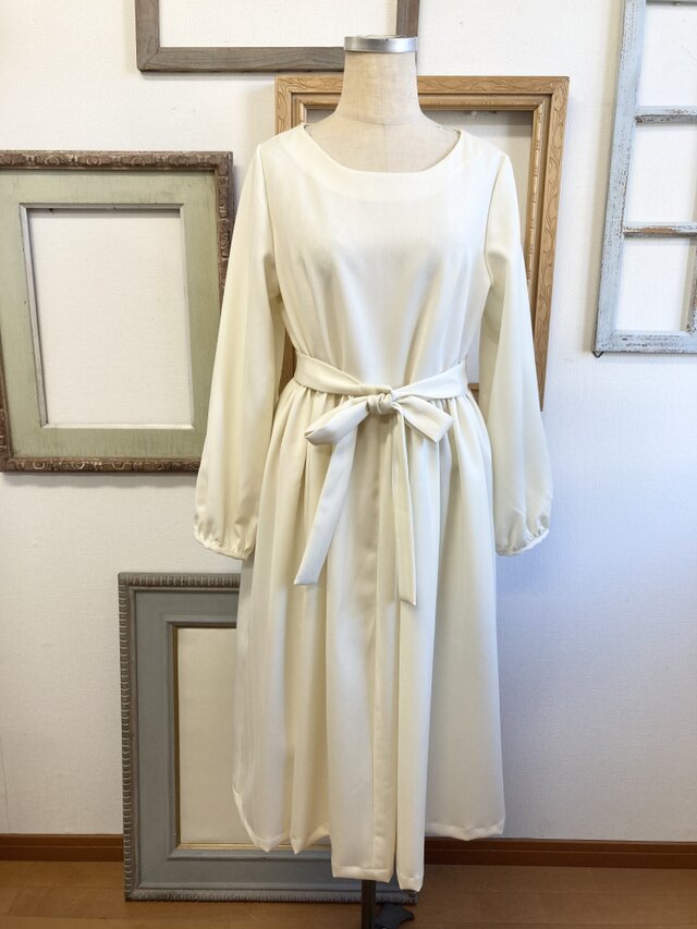 セール価格★ 訳ありB品❤️ウエストリボン付きギャザーワンピース クリーム色（サイズフリーM〜L）