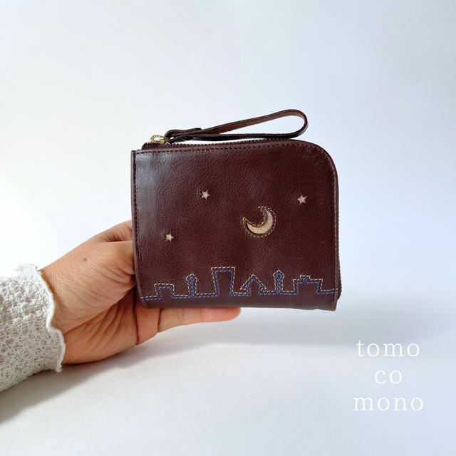刺繍革財布『街』Dark -Brown×ブルー（牛革）☆コンパクト二つ折り☆