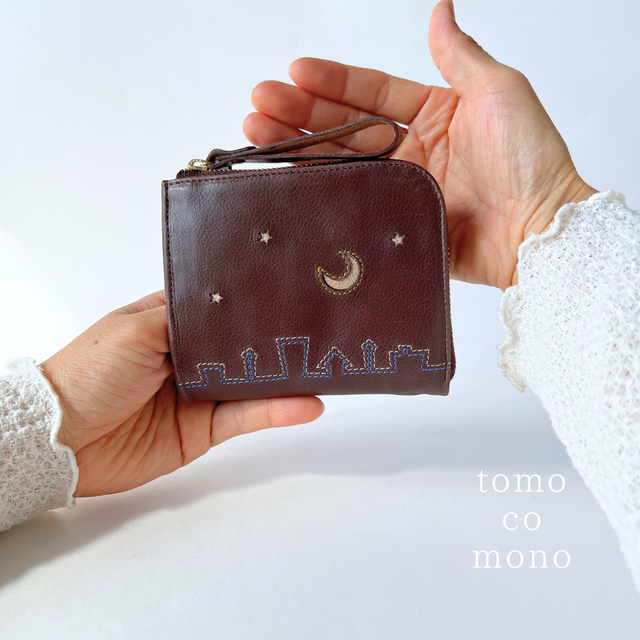 刺繍革財布『街』Dark -Brown×ブルー（牛革）☆コンパクト二つ折り