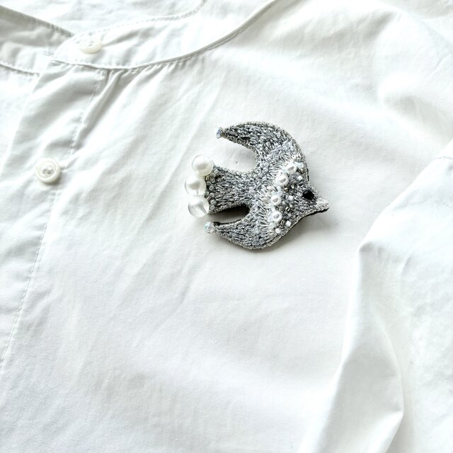 "silver bird" 刺繍鳥ブローチ