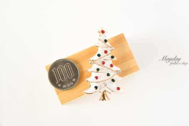 白いクリスマスツリーのブローチ』 | iichi 日々の暮らしを心地よく