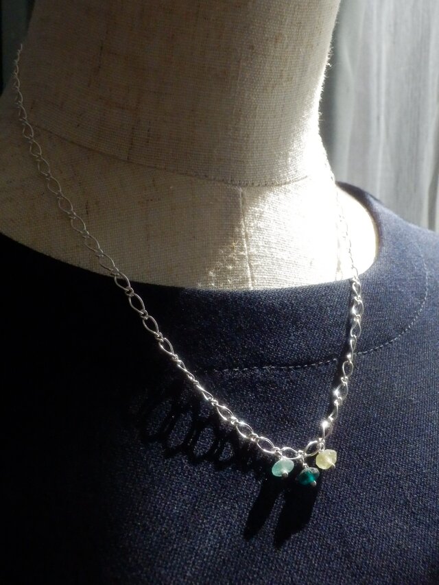 ローマンガラス３トップネックレス