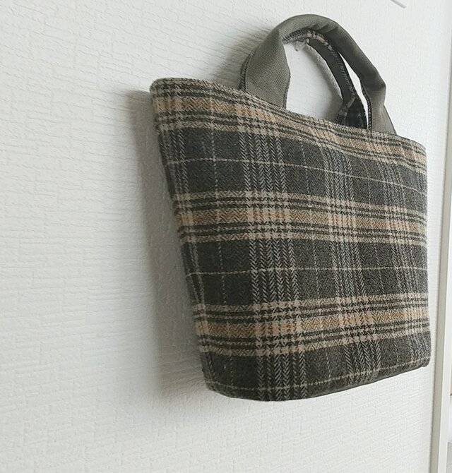 カーキタンブラーツィードチェックx帆布台形トートバッグの画像1枚目