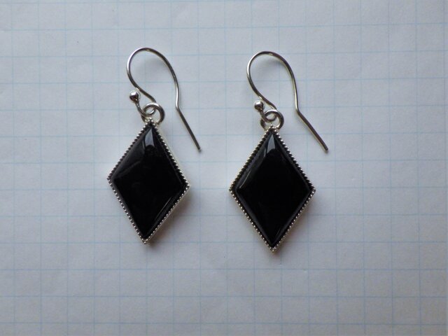 SV菱形オニキスのピアス | iichi 日々の暮らしを心地よくする