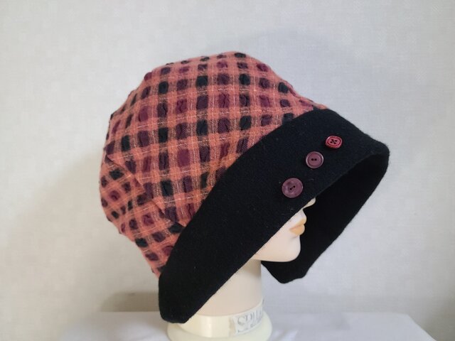 魅せる帽子☆ふんわり！飾りボタンが可愛い♪あったかウールニットとネルチェックのクロッシュ～赤茶&ブラックの画像1枚目
