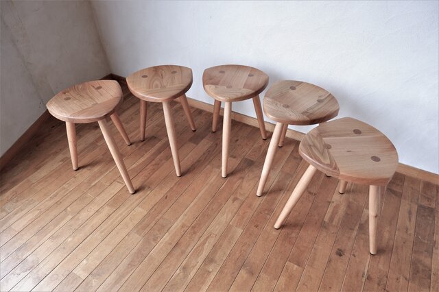 くるみのサドルスツール | iichi 日々の暮らしを心地よくする