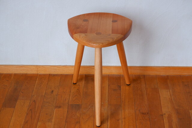 くるみのサドルスツール | iichi 日々の暮らしを心地よくする