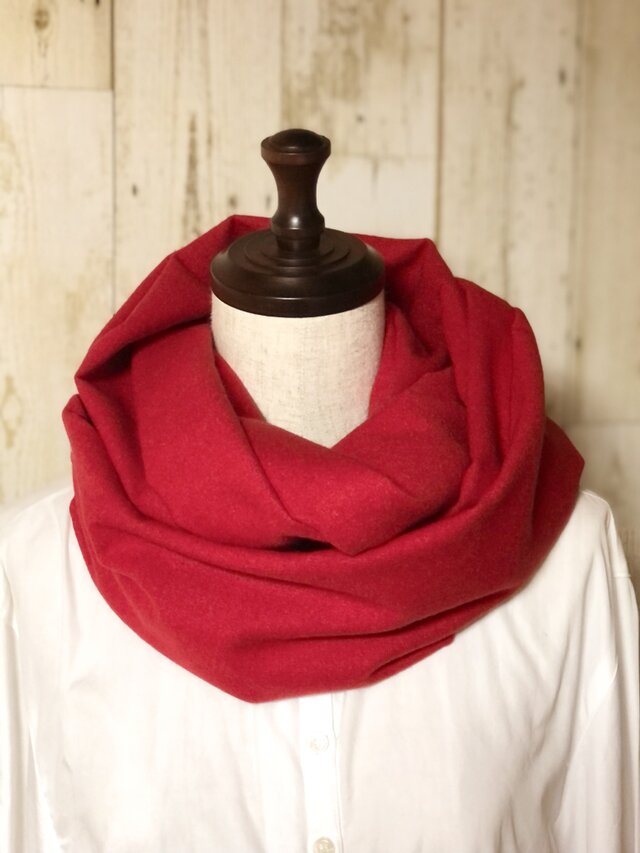 ボリュームたっぷり❤️ふわり♪アンゴラウールガーゼのスヌード（ルビーレッド）