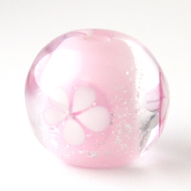 ベビーピンクのとんぼ玉