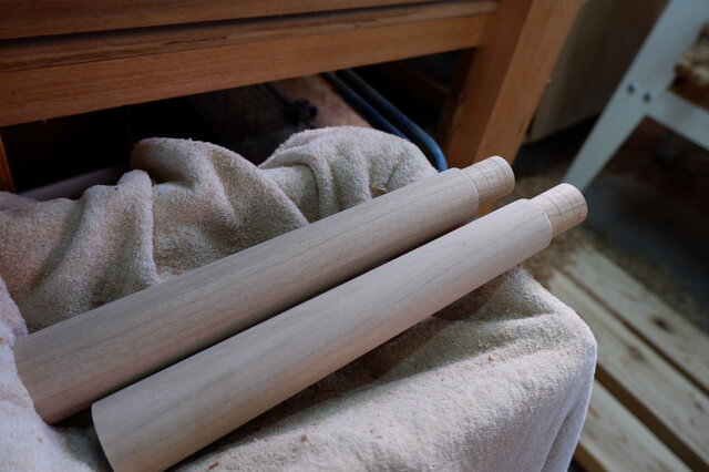 くるみの木の小さなスツール | iichi 日々の暮らしを心地よくする