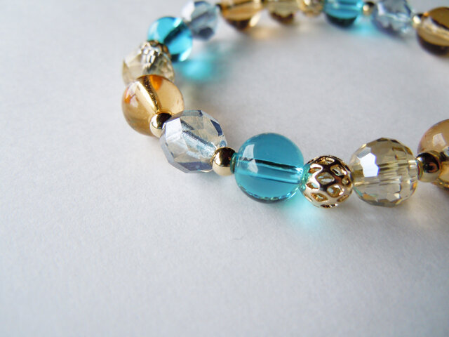 水色とオレンジのチェコガラスとラウンドガラスビーズのブレスレット