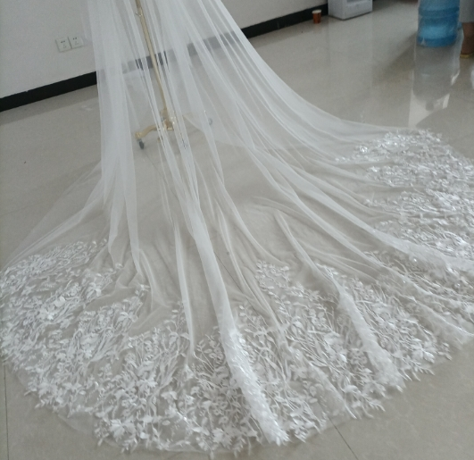 高品質！ ロングベール 繊細レース 全長3.5mです 花嫁/ウェディング