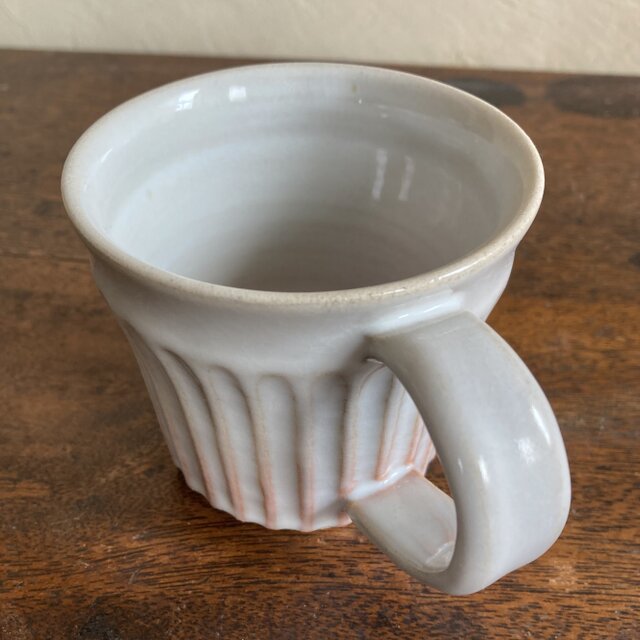 ハンドメイド 陶器 白カップ 鎬わら白カップ | iichi 日々の暮らしを心地よくするハンドメイドや