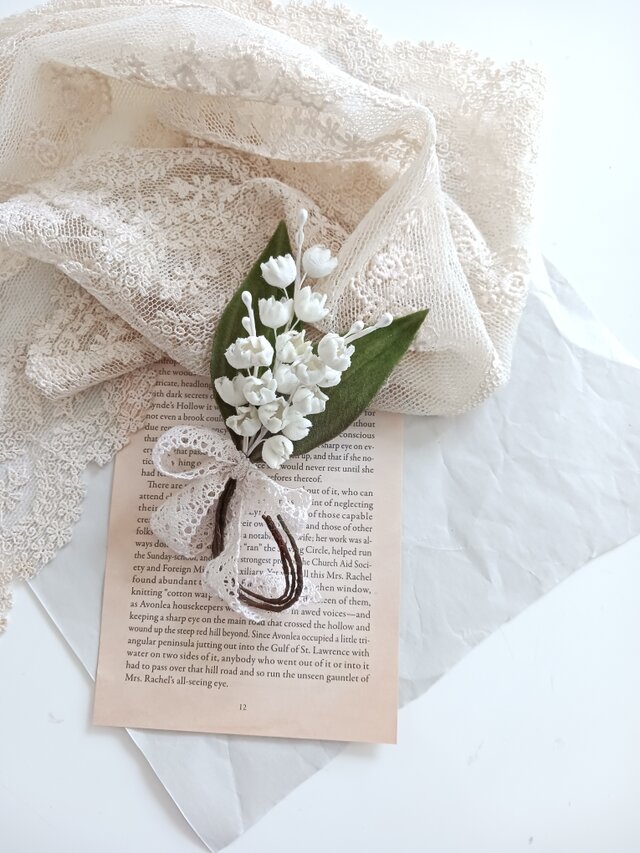 染め布花＊お洒落なすずらんのコサージュ