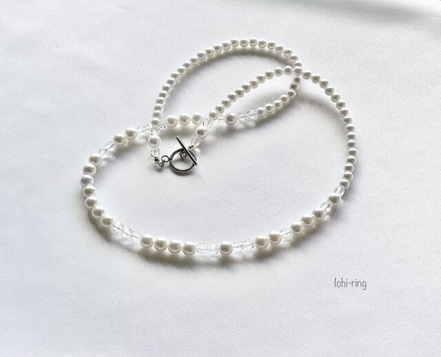 ホワイトパールとチェコガラスビーズのデザインネックレス