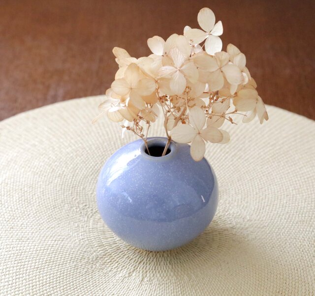 紫陽花結晶釉のふっくら丸い一輪挿し | iichi 日々の暮らしを心地よく