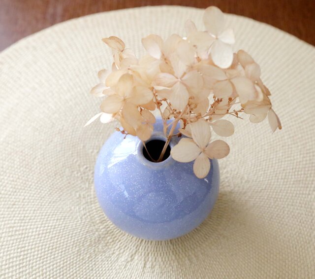 紫陽花結晶釉のふっくら丸い一輪挿し | iichi 日々の暮らしを心地よく