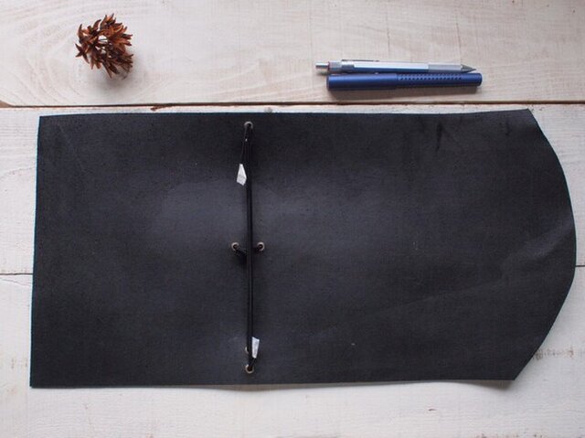 ハンドメイド】本革 A5手帳・ノートカバー ワニ型押し ブラック 黒