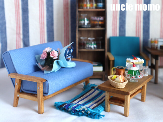 ドール用ソファ2人掛け（色：ライトブルー×チェスナット） 1/12