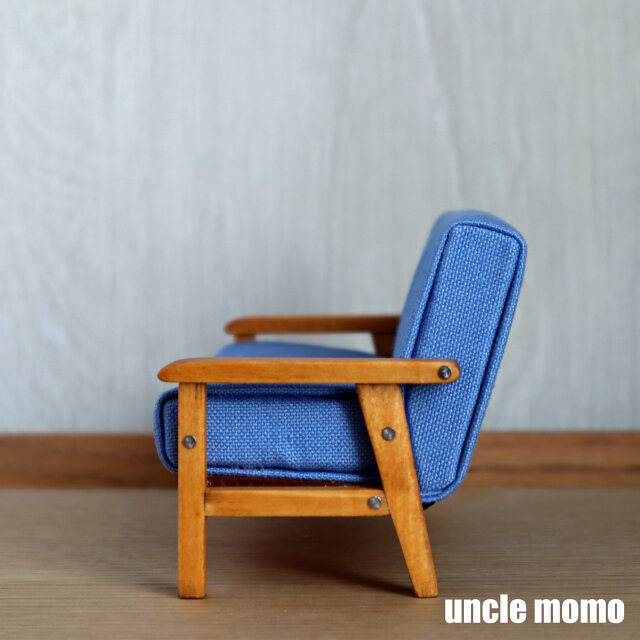 ドール用ソファ2人掛け（色：ライトブルー×チェスナット） 1/12