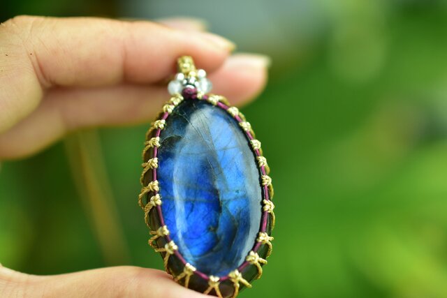 鮮やか気質☆高品質☆ブルーラブラドライト マクラメネックレス