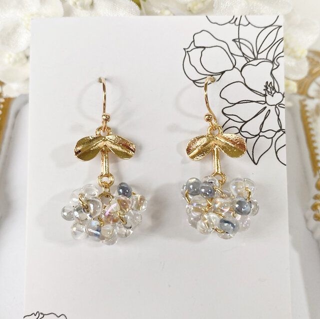 大人のチェコビーズ・キュートなガラスの花ピアス2 | iichi 日々の