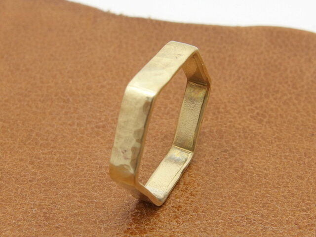 真鍮リング 六角 3ミリ幅 平打ち 鎚目【brass】 | iichi 日々の暮らし