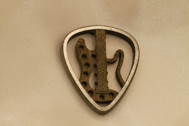 クロム製ギターピックデザインアクセサリー コバルト製ギターピックデザインアクセサリー | iichi 日々の暮らしを