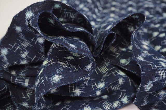 【久留米絣・三色の実】木の葉絣（長304） 木の実　木綿　着物　はぎれ　2662