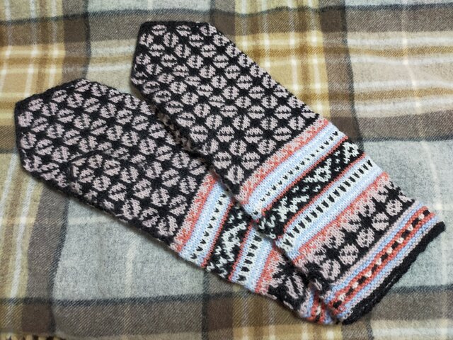 ウール100%メンズサイズのラトビア伝統柄ミトン | iichi 日々の暮らし