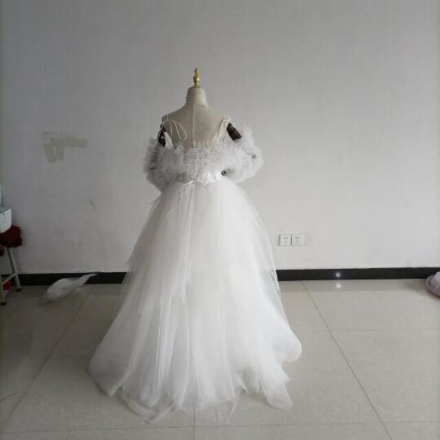 格安本物保証Aライン　ウェディングドレス　ホワイト　背面ファスナー ウェディングドレス
