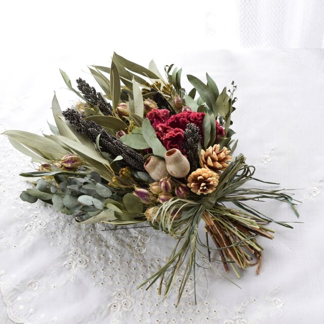 クリスマス過ぎても…ずっ～と飾って欲しい！！（コロンと可愛い・ユーカリとケイトウのスワッグ）