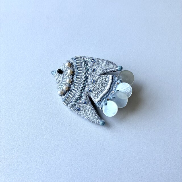 "Dull blue & gray bird"  再販ver 刺繍鳥ブローチ