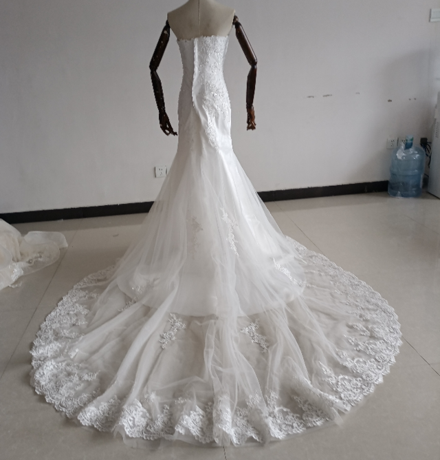 高品質！  ウエディングドレス  3D立体レース刺繍   背中見せ  光沢サテンフォーマル/ドレス