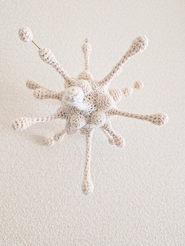 133.手編みの吊り下げオブジェ〈Pop Ball〉M