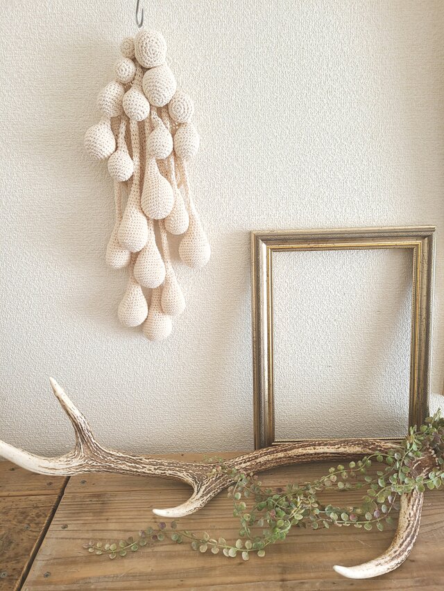 156.手編みの壁掛けオブジェ〈Drops〉