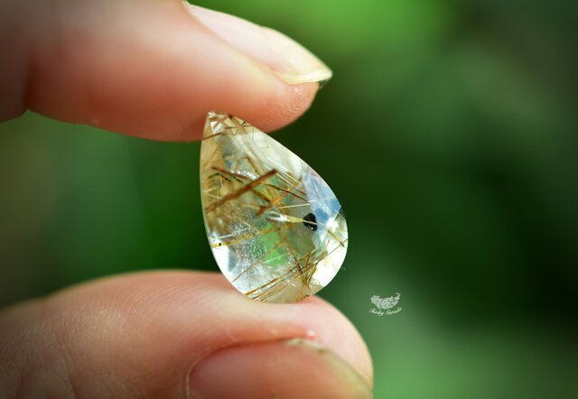 虹と鉱物入り☆ルチルインクォーツ s589 | iichi 日々の暮らしを