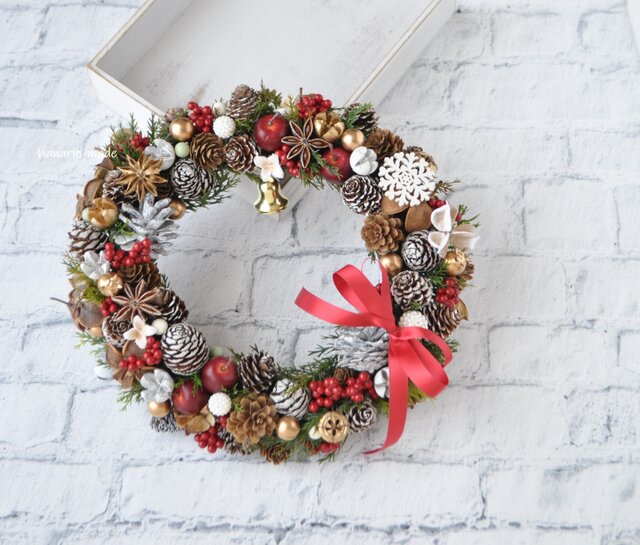 cr4 赤い実とりんご リボンをそえて：冬リース クリスマス ベル 木の実