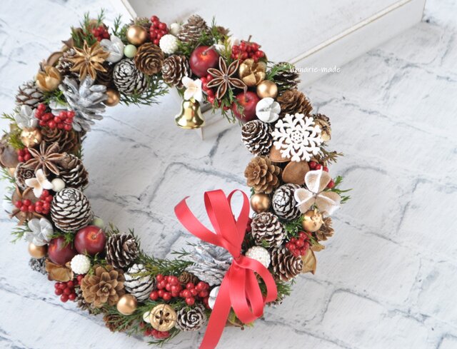 cr4 赤い実とりんご リボンをそえて：冬リース クリスマス ベル 木の実